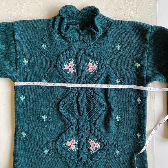 VINTAGE Weekend Edition Hand Knitted Green Floral Sweater - Picture 12 of 12